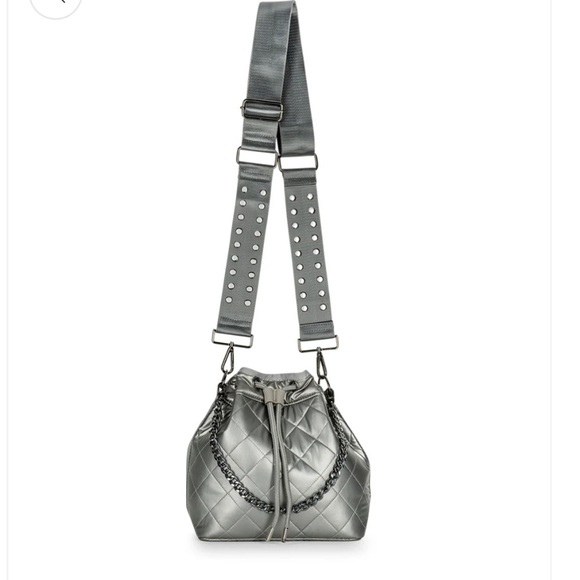 LINDSEY IRON PUFFER BUCKET BAG - Picture 2 of 7